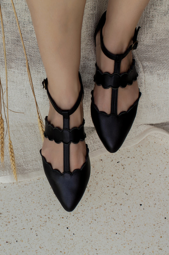 Gardenia Pointy Toe Leather Flats (Sz. 10)