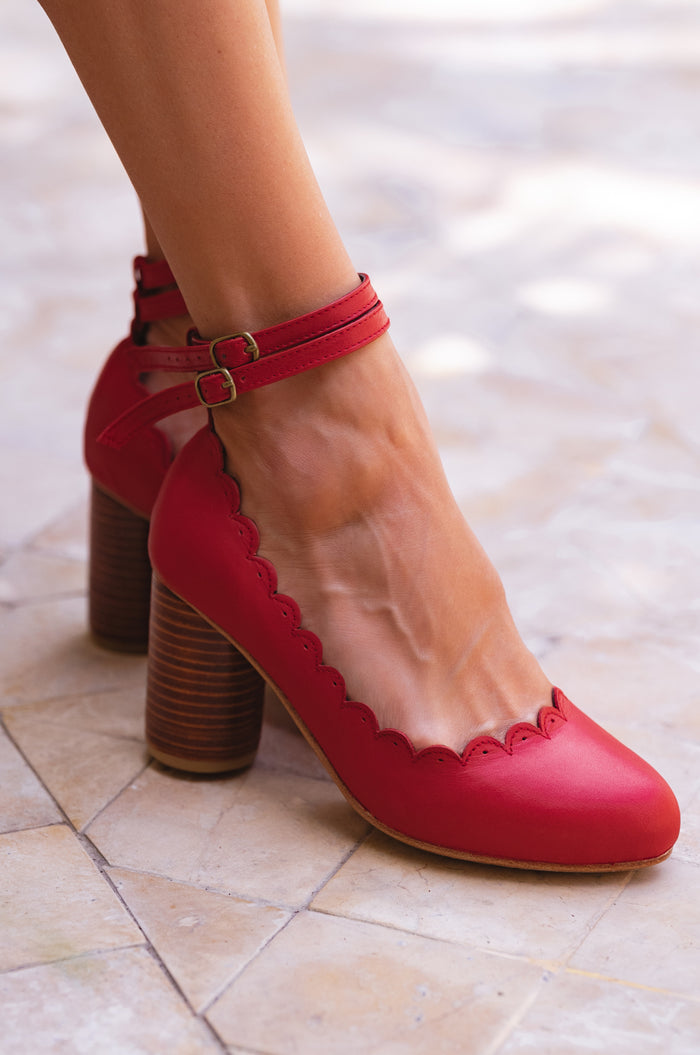 Hermosa Round Heel Leather Pumps