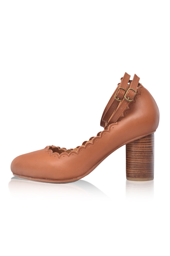 Hermosa Round Heel Leather Pumps (Sz. 9)