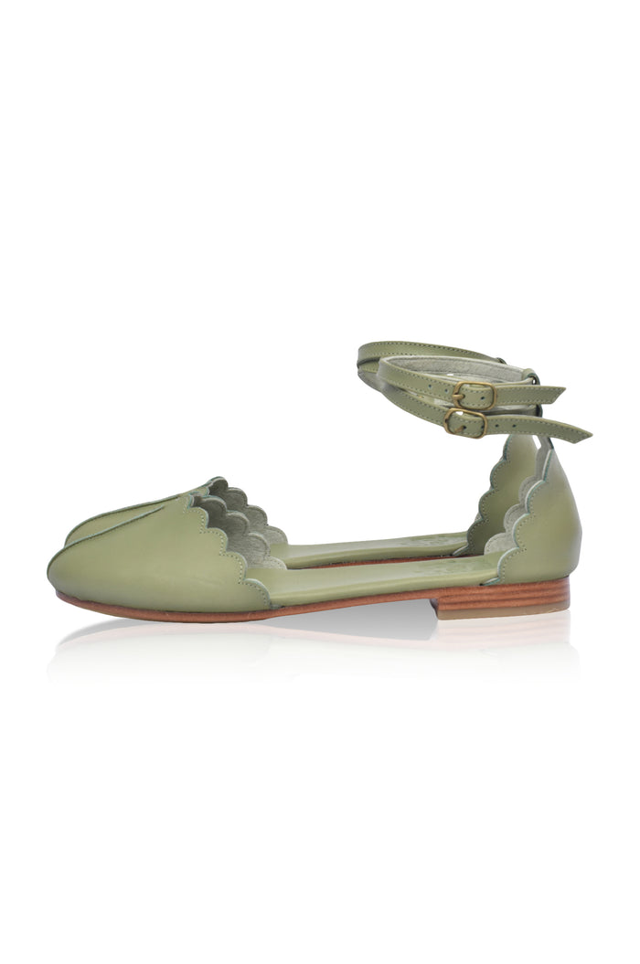 Venus Leather Flats (Sz. 9.5, 10 & 12.5)